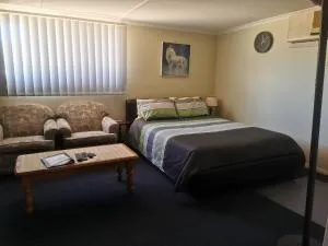 Chrissie's Dongara - Cleve