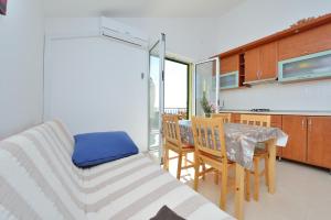 Apartments with parking space Cove Ljubljeva, Trogir - 18371