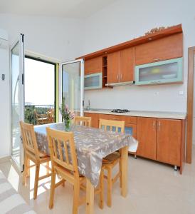 Apartments with parking space Cove Ljubljeva, Trogir - 18371