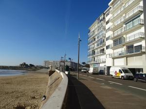 T3 face plage avec balcon et parking, aux Sables-dOlonne - FR-1-92-808