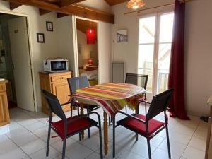 Appartements Appartement Dolus-d'Oleron, 2 pieces, 4 personnes - FR-1-246A-151 : photos des chambres