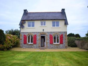Holiday Home (5 Adults) room in Maison Pleumeur-Bodou 3 pièces 5 personnes - FR-1-368-64