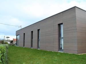 Maison neuve de plain-pied avec WIFI, terrasse et parking, à 2,5 km des plages à Trégastel - FR-1-368-70