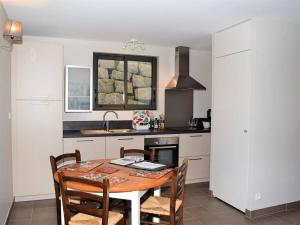 Maisons de vacances Maison neuve a Tregastel avec WIFI, terrasse en bois et classee 3 etoiles, pres des plages - FR-1-368-72 : photos des chambres