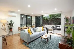 Huge 3 Bed Camperdown Garden Apt w Parking Aircon - Sydney