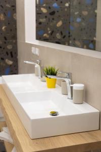 Queen Room with Spa Bath