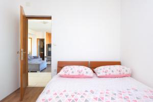 Apartments by the sea Rogoznica - 20077