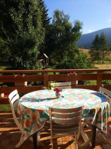 Chalet charmant à Autrans, 50 m², proximité montagnes et jardin