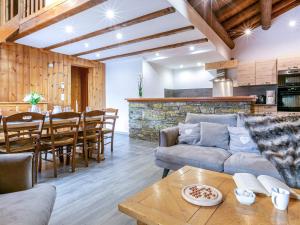 Duplex montagnard rustique avec cheminée, au vieux village de Val-dIsère, au pied des pistes - FR-1-694-71