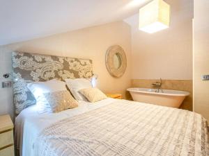 Duplex élégant à Val-dIsère : Wifi, parking couvert, proche commodités et navette - FR-1-694-61