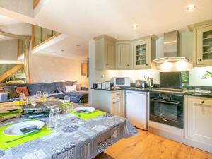 Duplex élégant à Val-dIsère : Wifi, parking couvert, proche commodités et navette - FR-1-694-61