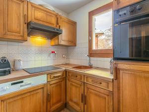 Appartement Chaleureux avec Parking et Accès Facile aux Pistes à Val-dIsère - FR-1-694-233