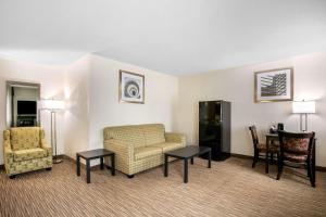Quality Inn & Suites Metropolis I-24