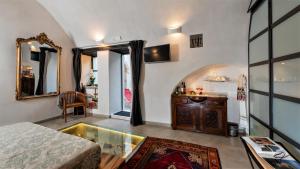 Suite with Private Garden and Plunge Pool - Michalis room in Kókkini Porta Rossa