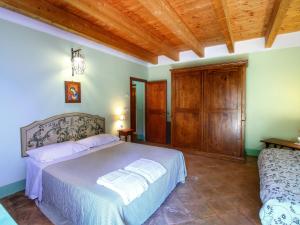 Holiday home with swimming pool in Assisi