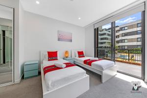 KOZYGURU Penrith Cosy 2BED 2BATH APT + FREE Parking NPE081