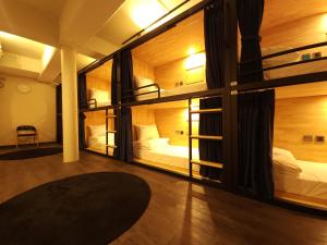 Phòng Tập Thể Nữ 16 Giường (16-Bed Female Dormitory Room)