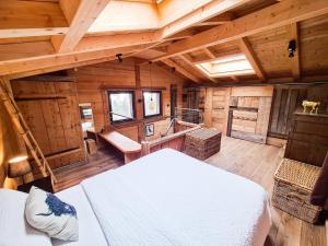 Chalets Le Noisetier - Mini Chalet 2 pers - 2min la Clusaz - AravisTour : photos des chambres