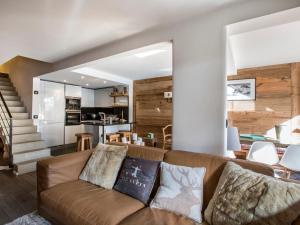 Appartement duplex haut de gamme avec cheminée au cœur de Val-dIsère, proche des pistes et commodités - FR-1-694-104