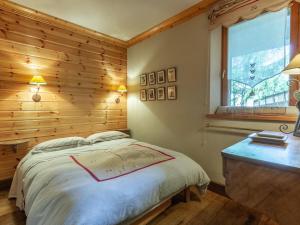 Élégant Appartement de Standing avec Terrasse et Accès Direct aux Pistes à Val-dIsère - FR-1-694-119