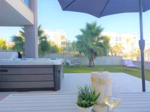 NEW Stunning ground floor Apartment with Jacuzzi