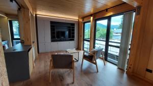 Departamento 2 ambientes, cálido y luminoso, con buena vista, en el centro de SMA. 14V5