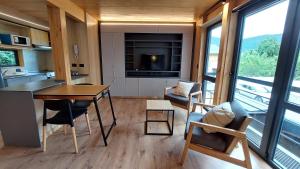 Departamento 2 ambientes, cálido y luminoso, con buena vista, en el centro de SMA. 14V5