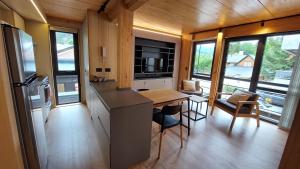 Departamento 2 ambientes, cálido y luminoso, con buena vista, en el centro de SMA. 14V5