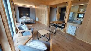 Departamento 2 ambientes, cálido y luminoso, con buena vista, en el centro de SMA. 14V5