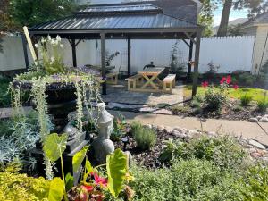 Carriage House Bed & Breakfast