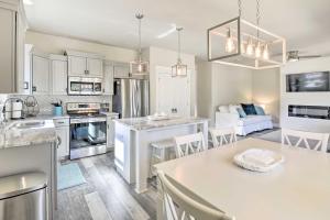 Modern Santa Rosa Beach Retreat with Yard and Patio!