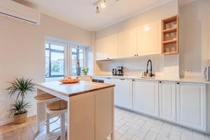 Enjoy Bonfim Central 2BR Renovated Apartment by LovelyStay