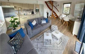 3 Bedroom Cozy Home In Tzummarum