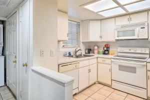 Las Vegas Condo Explore The Strip and Downtown