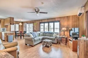 Cabin Getaway with Private Dock, Walk to Trail! - Oshawa