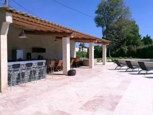 Maisons de vacances Maison de 6 chambres avec piscine privee, jardin amenage et wifi a Pernes-les-Fontaines : photos des chambres