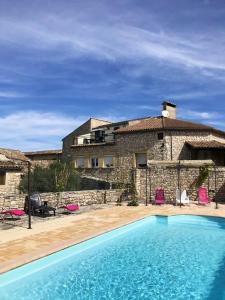 Maisons de vacances Propriete de 2 chambres avec piscine partagee et jardin clos a Orgnac l'Aven : photos des chambres