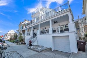 Full House Beach Block Sleeps 26 Ocean views