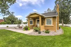 Cozy Farmhouse-Style Cottage by Mighty 5 Ntl Parks - Beaver