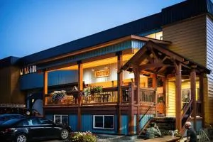 The Raging Elk Adventure Lodging - Coleman