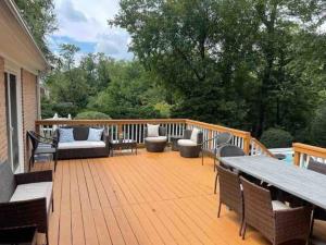 Lux Family Xcape with HotTub Fireplace Deck BBQ