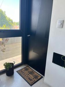 Luminoso Depto 40 metros NUEVO. Excelente Ubicacion Zona Sur.