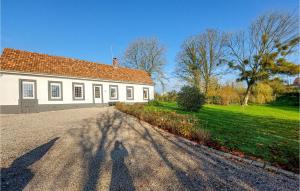 Maisons de vacances Nice home in Hesdin-lAbb with 3 Bedrooms : photos des chambres