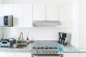 Stylish & bright contemporary 3BD I Pool!