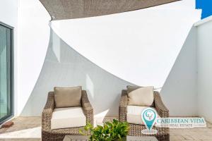 Stylish & bright contemporary 3BD I Pool!