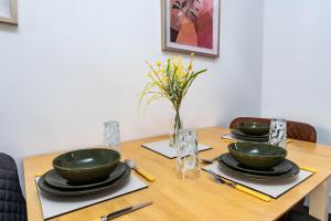 2 bedroom house with free Parking, Aylesbury, Johns st