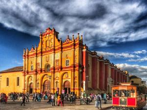 La Casa Del Rio - Cozy Rooms and Coworking