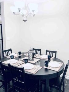 2 BDRM AC Condo wEnsuite Laundry + Free Parking