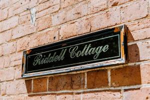 Riddell Cottage - A Federation Hideaway in Town