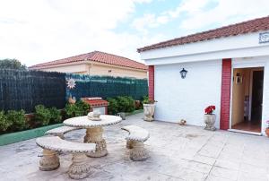 beautiful independent countryhouse private swimming pool